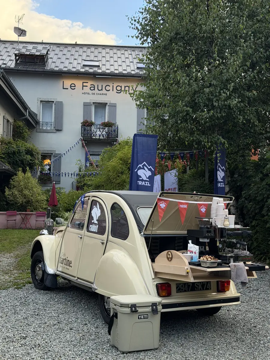 Café Tartine’s 2CV transformed into a coffee station