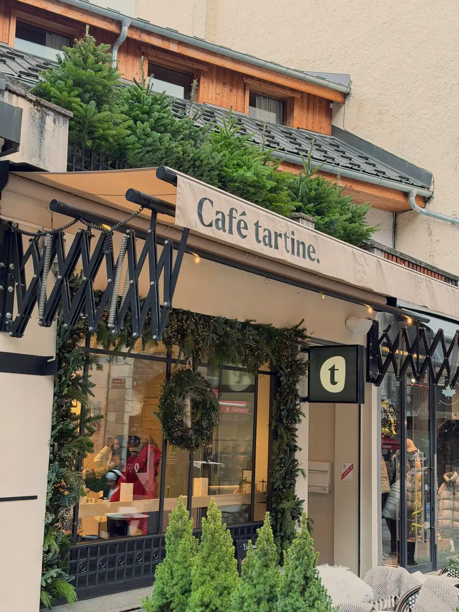 Café Tartine’s entrance at 136 rue Joseph Vallot