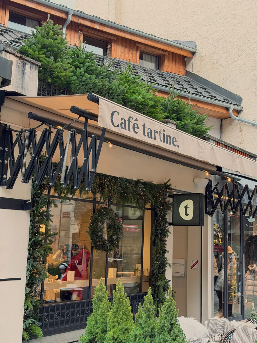 La façade et l’entrée de Café Tartine au 136 rue Joseph Vallot